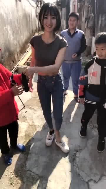 方老师吃瓜  第2张