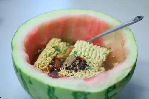 馍馍吃瓜事件,网络舆论的狂欢与反思  第3张