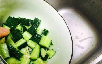 瓜尖凉拌怎么吃,夏日清爽开胃的凉拌菜制作指南