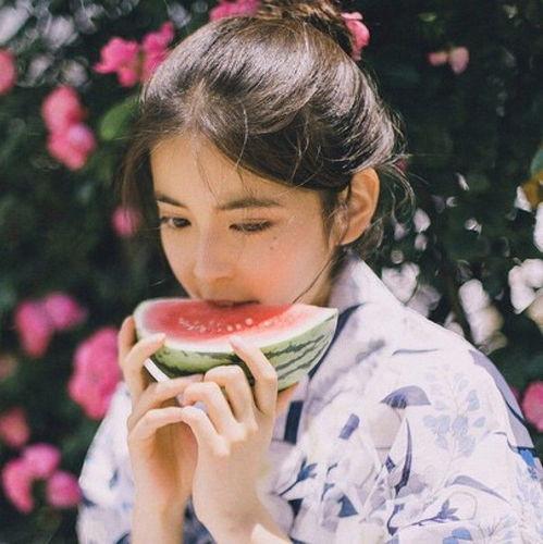 热门吃瓜头像女,热门吃瓜头像女生风采展示  第2张