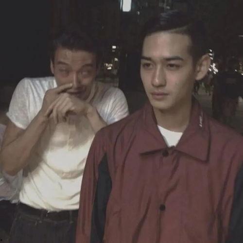 闷头吃瓜头像男生,闷头吃瓜的帅气男生  第1张