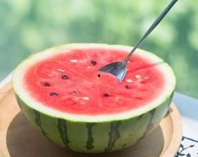 表面朋友吃瓜,表面朋友背后的吃瓜真相